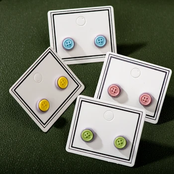 Разноцветные Керамические серьги в форме пуговиц с забавным дизайном, Маленькие Серьги в Горошек со стальной булавкой Оптом Z639